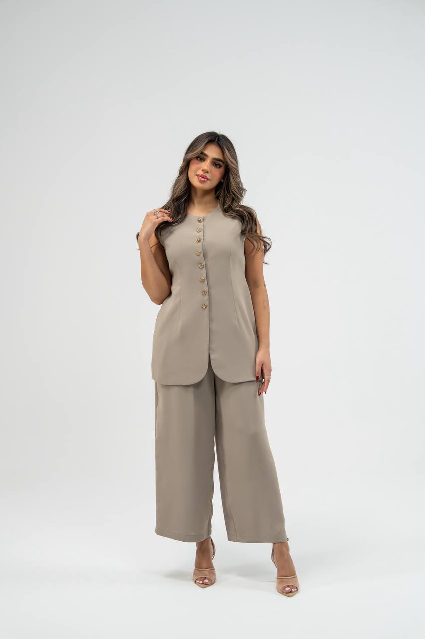 Vest and trousers set, crepe in beige. C: 234