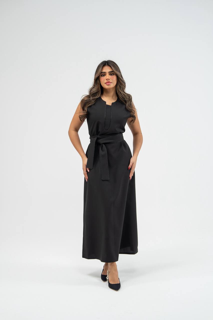 Black crepe dress. C: 227 black crepe