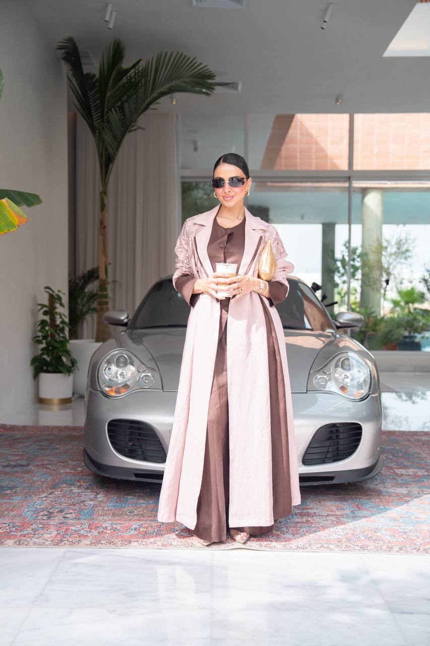 عباية بليزر لينن باللون اللحمي مع تطريز .C:6793