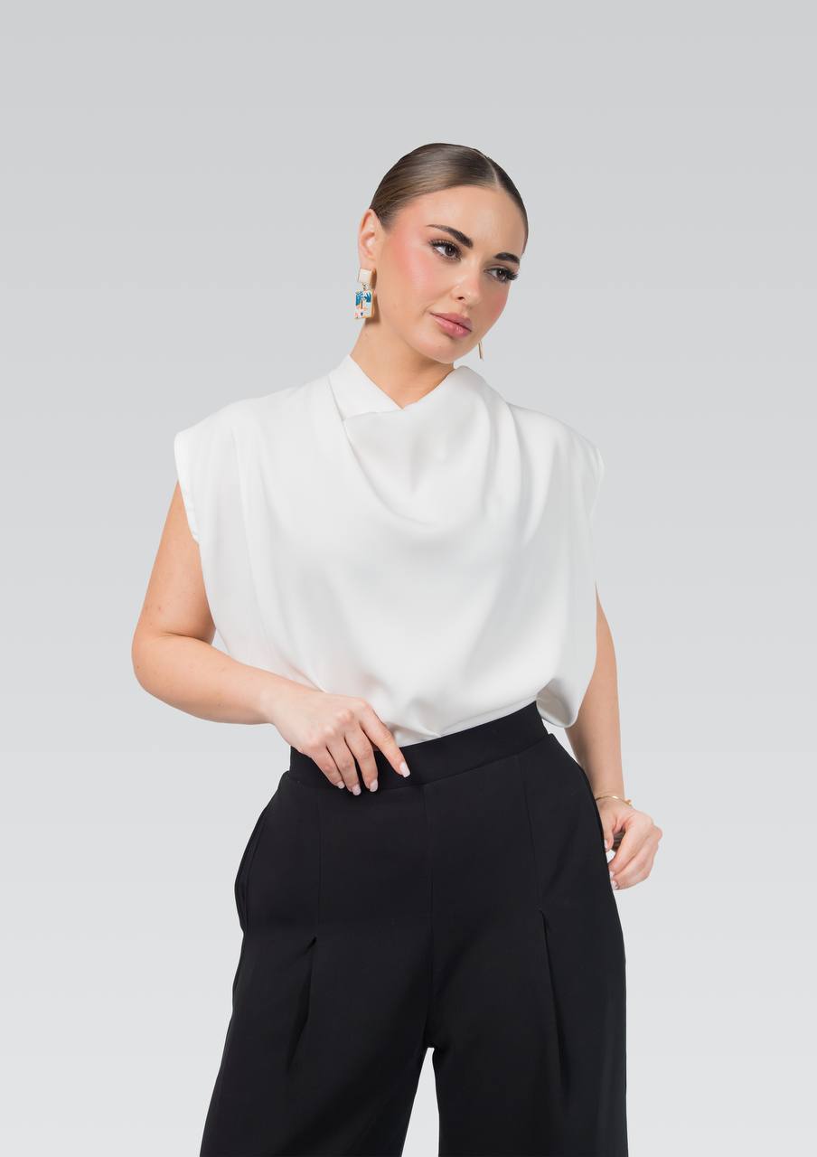 White blouse and trousers set.C:261