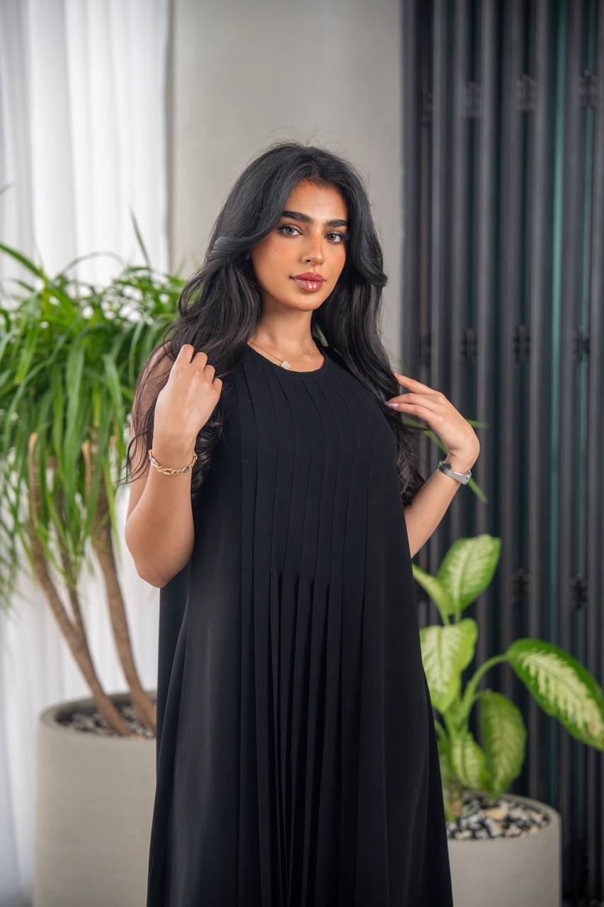 Practical black crepe dress C:199