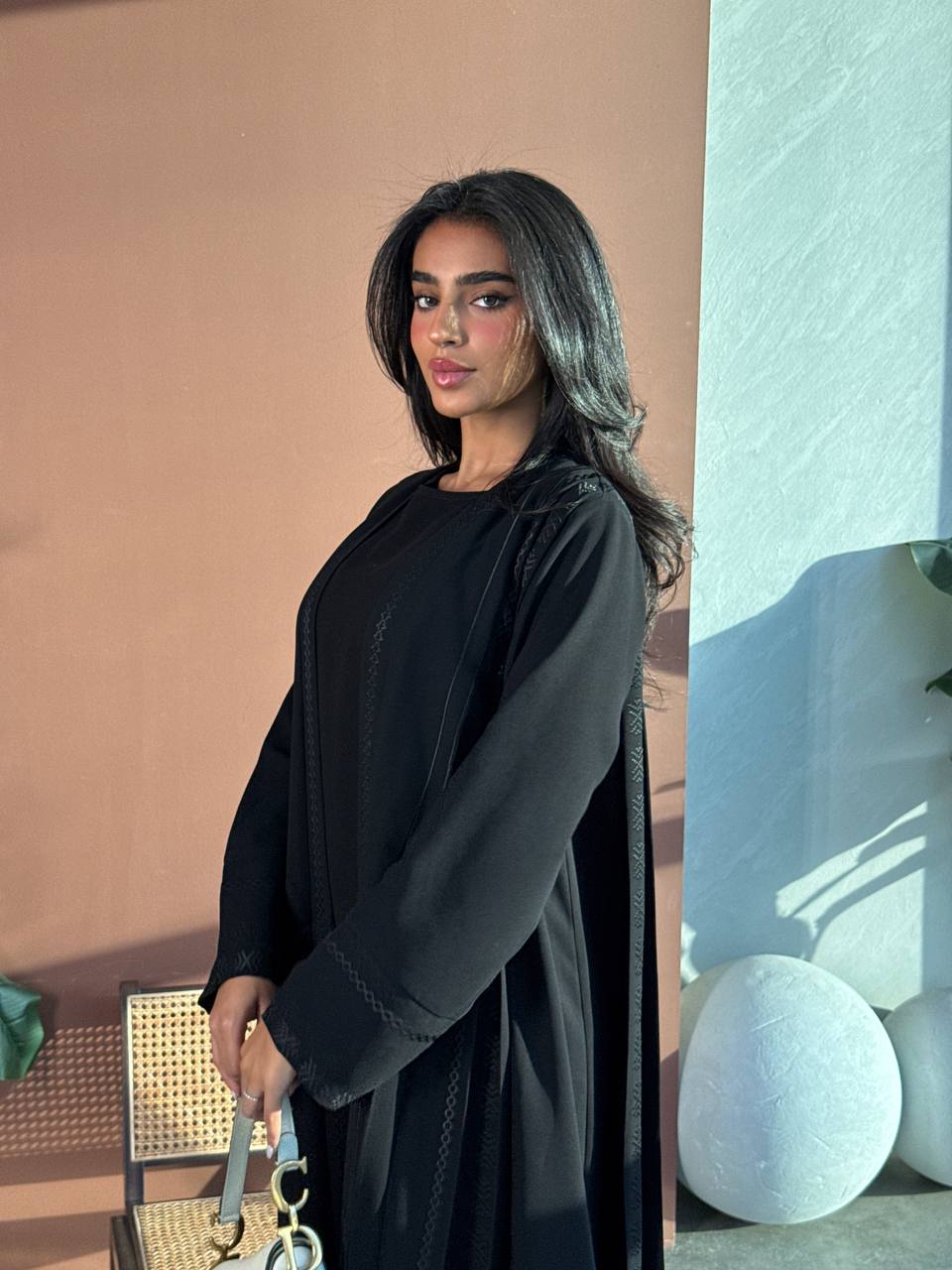 Crepe abaya set with a blouse and pants, in black.C:6671 Set