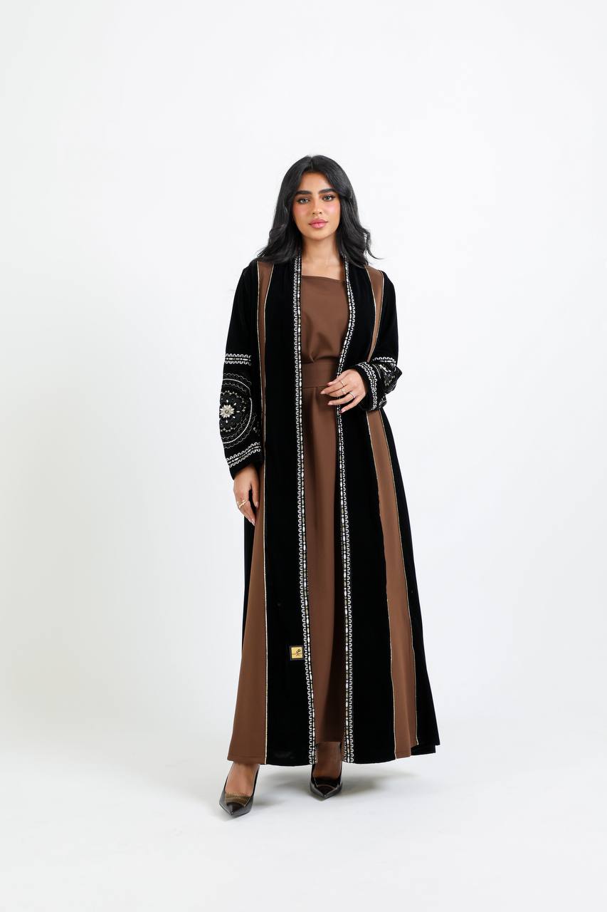 Velvet and crepe abaya with white embroidery. C:6720