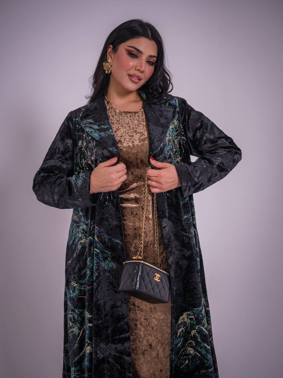 Velvet blazer abaya with floral print and hand-beading.C:6734