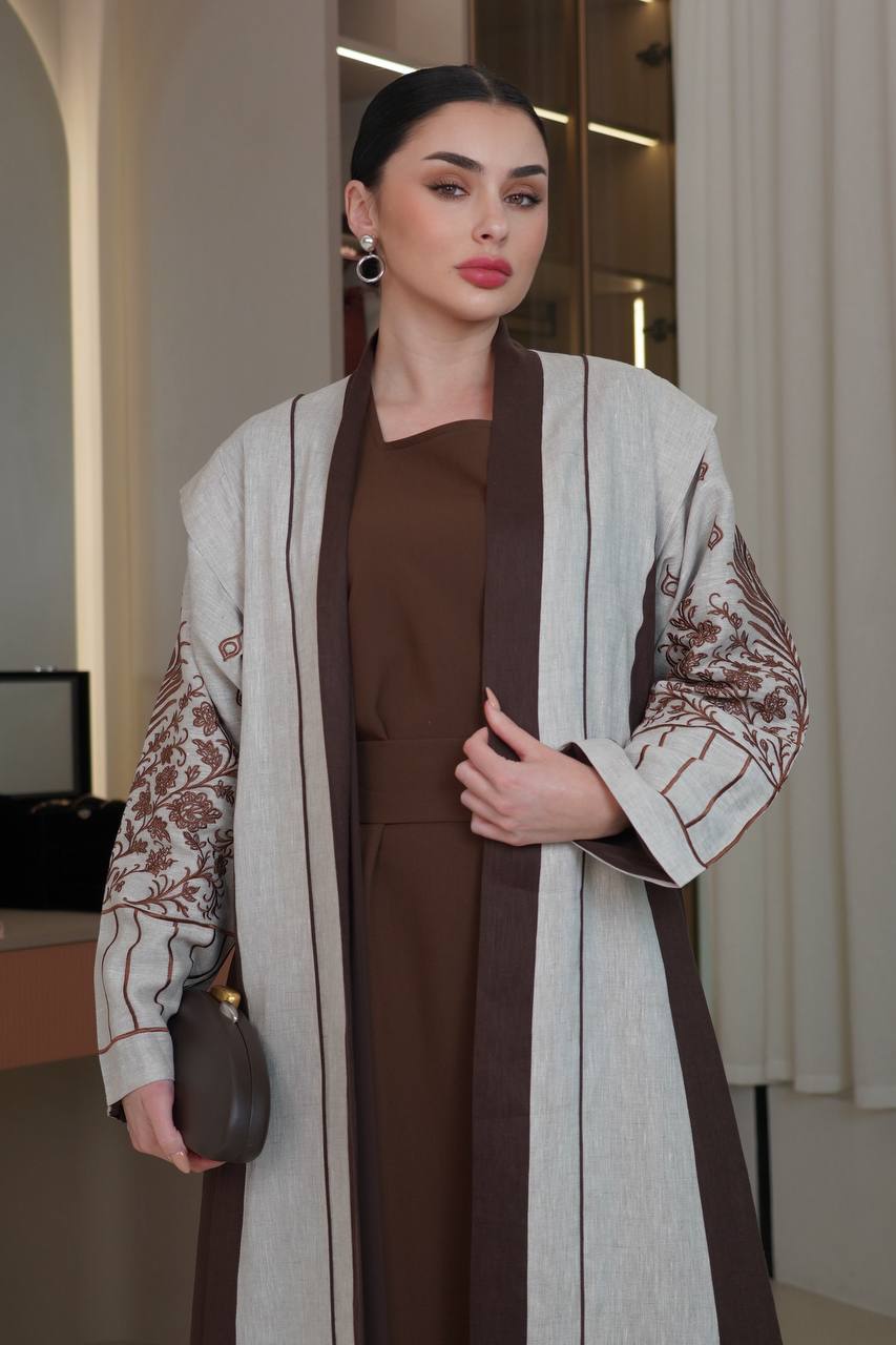 عباية لينن باللون البيج و البني مع تطريز . C:6752