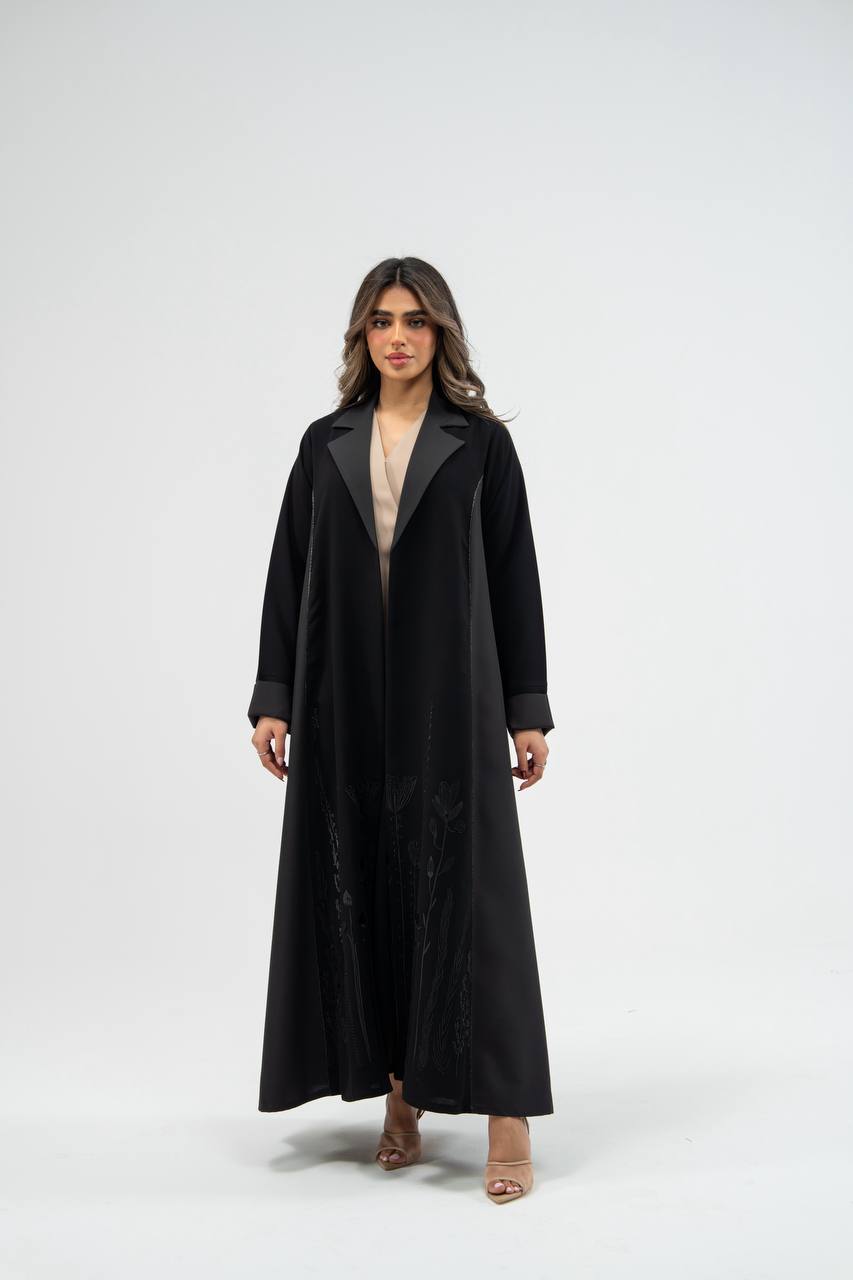 عباية بخام كريب باللون الاسود مع تطريز . C: 6712 black crepe
