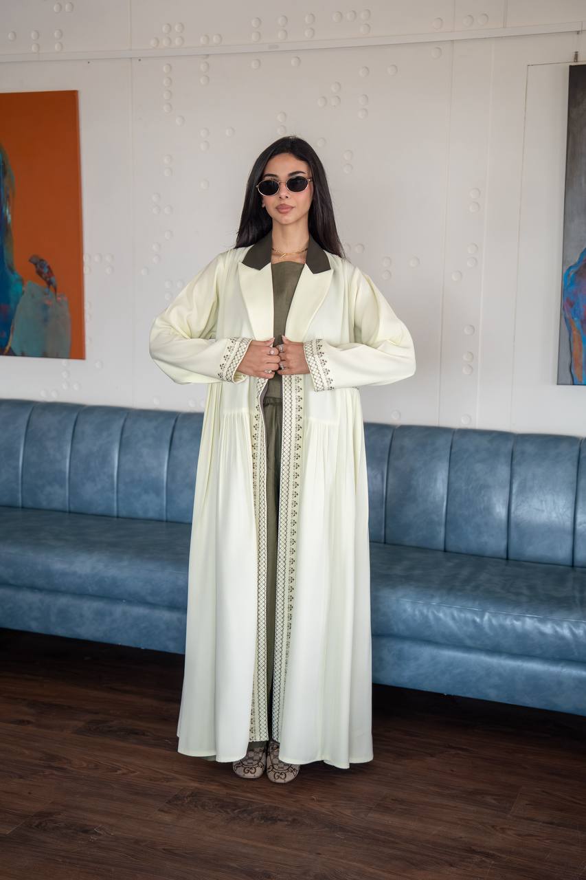 عباية بليزر كريب باللون الاصفر . C:6788