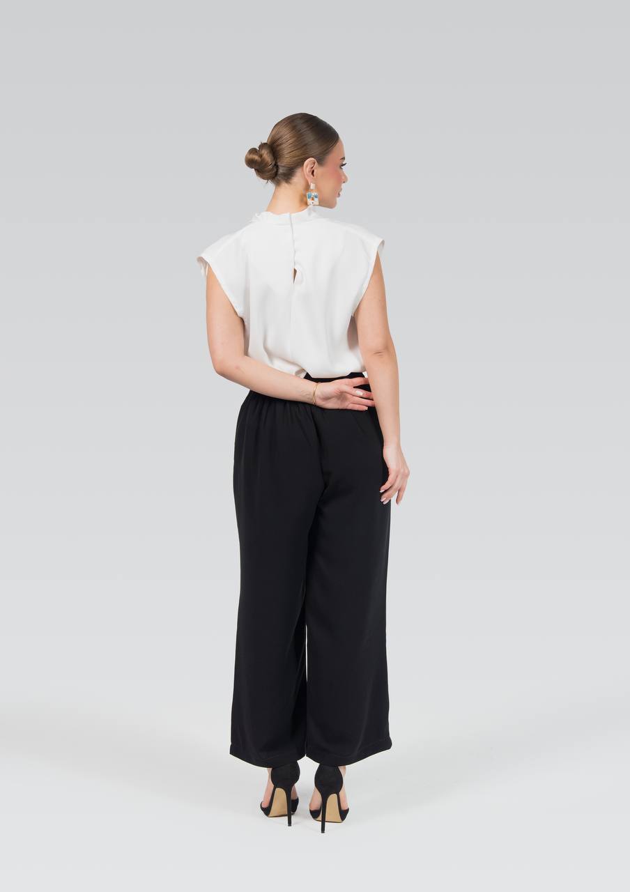 White blouse and trousers set.C:261