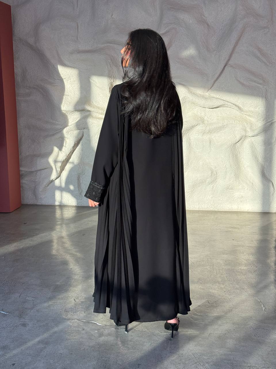 Black abaya, made of luxurious crepe fabric with embroidery C:6659