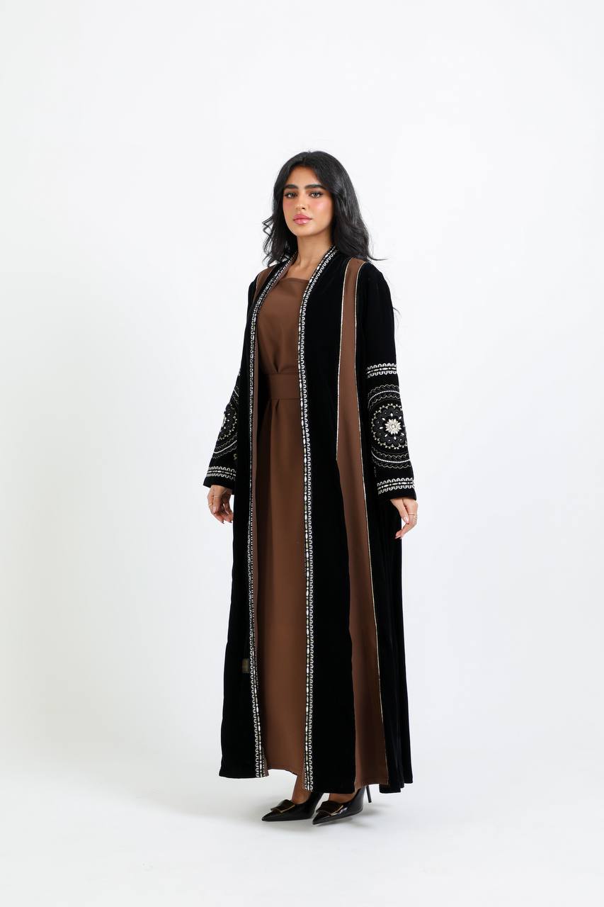 Velvet and crepe abaya with white embroidery. C:6720