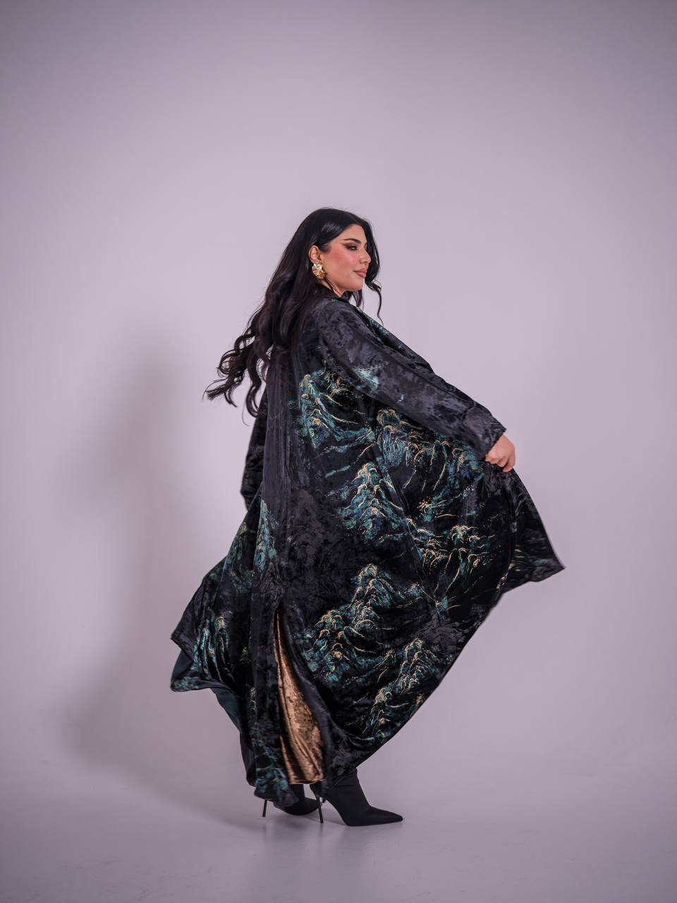 Velvet blazer abaya with floral print and hand-beading.C:6734