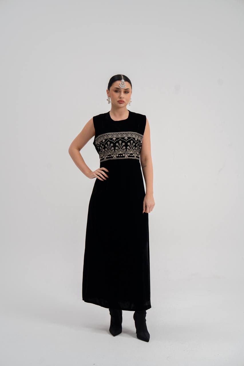 Black velvet dress with embroidery. C:225