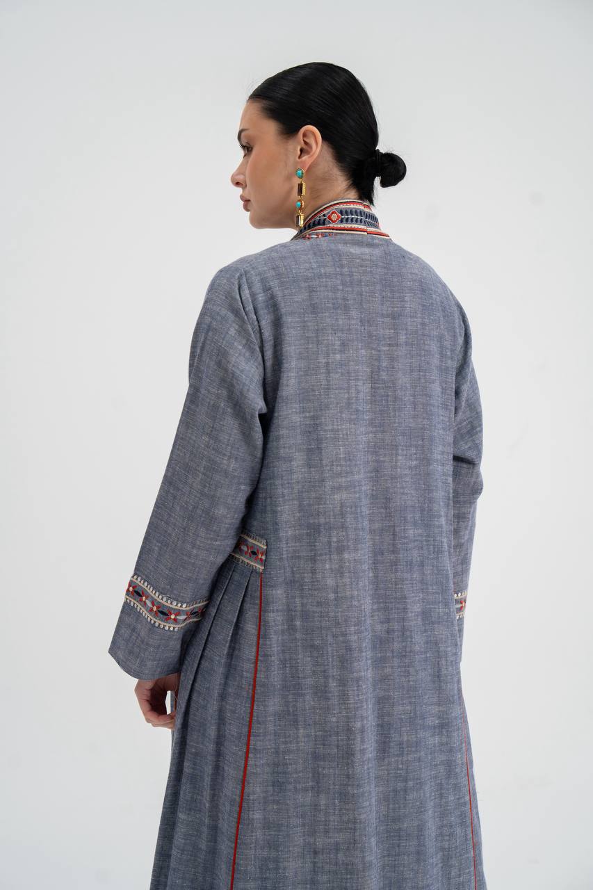 Linen abaya in gray with embroidery. C:6750