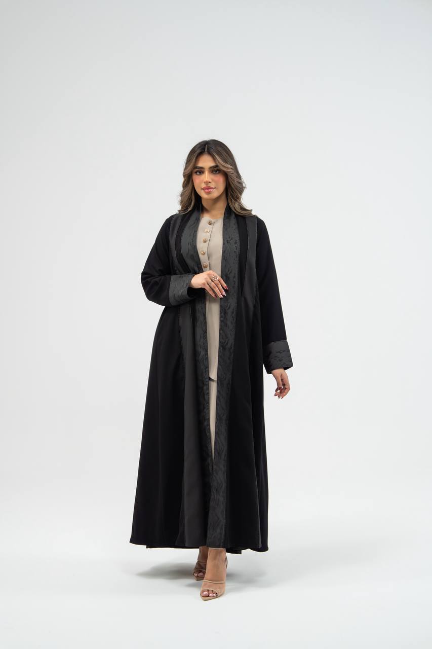 عباية بخام كريب مع الجاكار باللون الاسود . C: 6774 black crepe