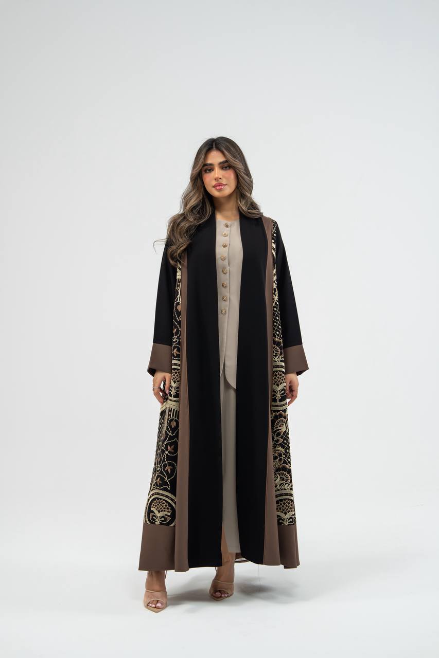 عباية كريب  باللون الاسود مع تطريز. C:6725 black crepe