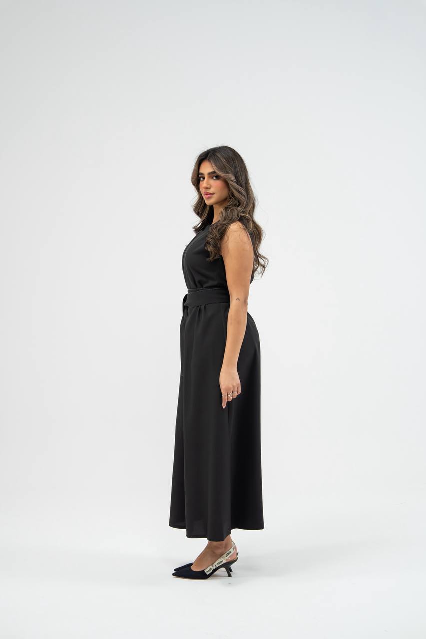 Black crepe dress. C: 227 black crepe