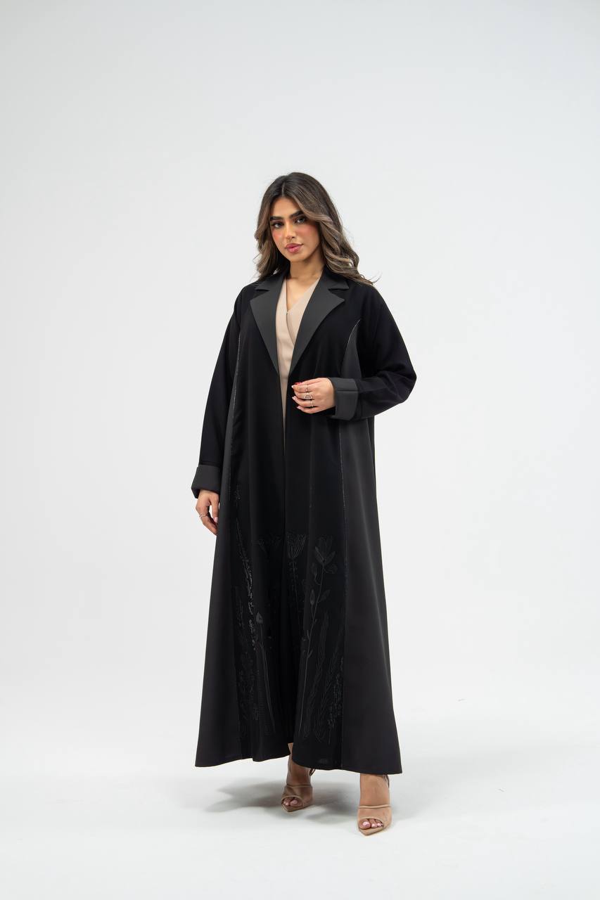 عباية بخام كريب باللون الاسود مع تطريز . C: 6712 black crepe