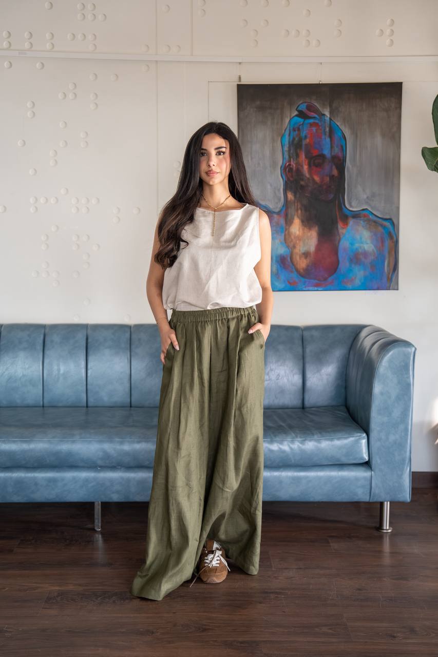Beige blouse and green pants set in linen fabric. C: 235bige. green