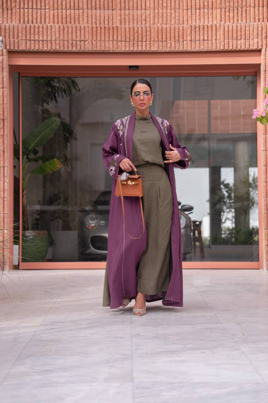 عباية لينن باللون البنفسجي مع تطريز .C:6808
