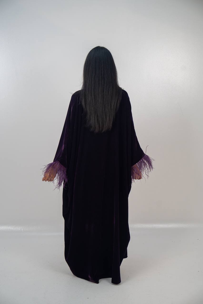 Velvet set with hand embellishment, consisting of a bisht and dress.C:6717