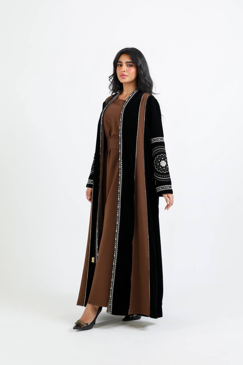 Velvet and crepe abaya with white embroidery. C:6720