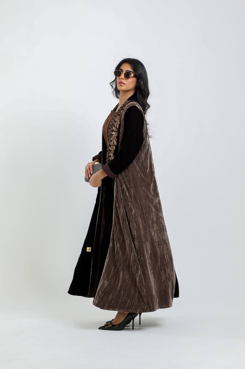 Velvet and crushed velvet abaya with hand embroidery. C:6722