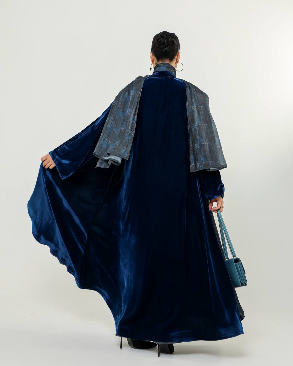 Double-face abaya made of organza fabric with navy velvet material. C:6726