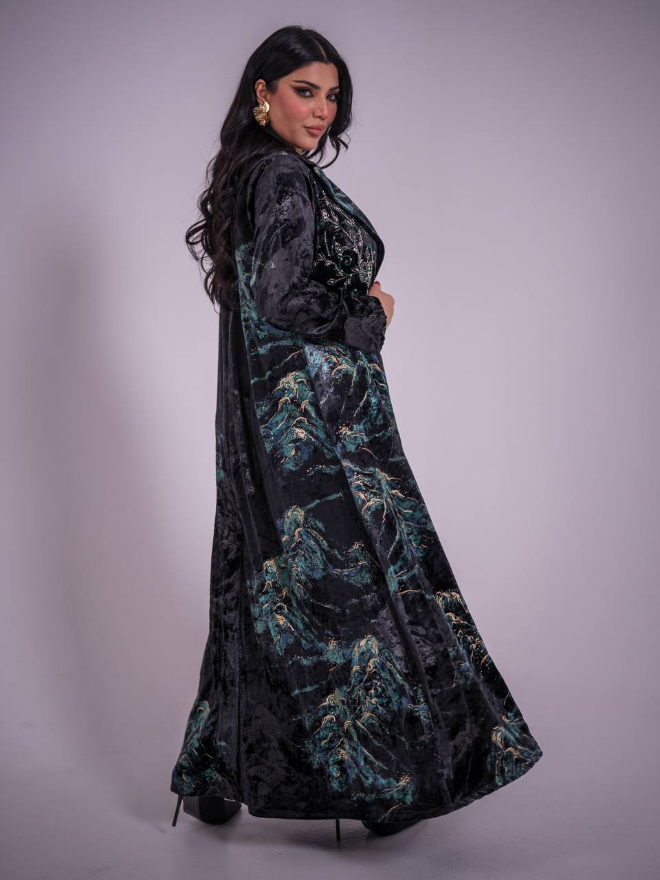 Velvet blazer abaya with floral print and hand-beading.C:6734