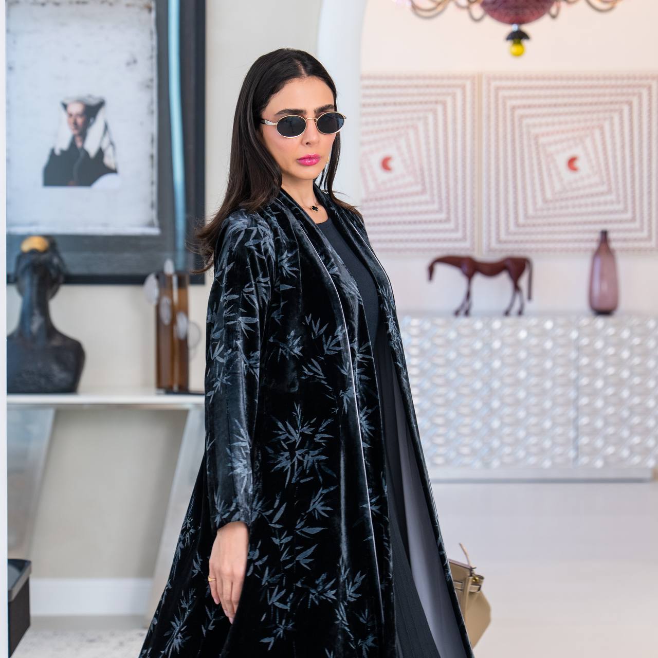 Abaya made of patterned velvet. C:6738