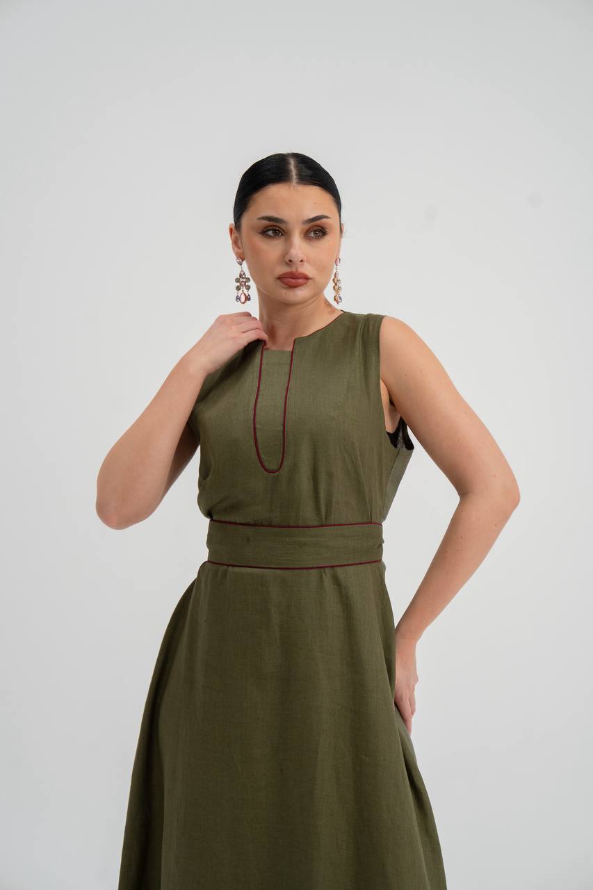 Linen dress in olive green. C:227