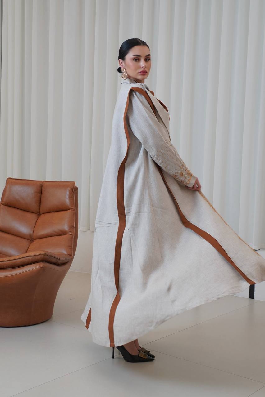 عباية بليزر لينن باللون البيج مع شك يدوي . C:6751