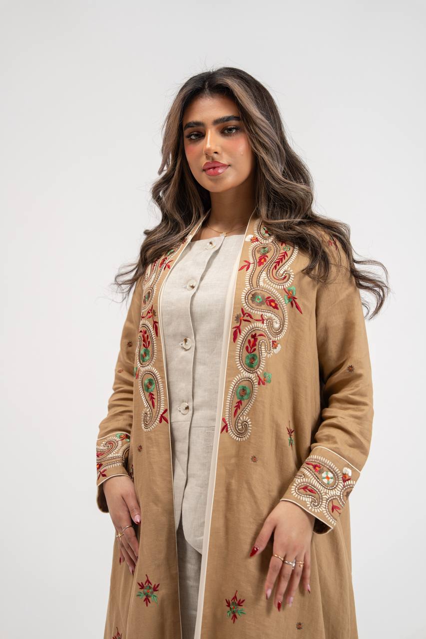 عباية لينن باللون البيج مع تطريز. C:6772 