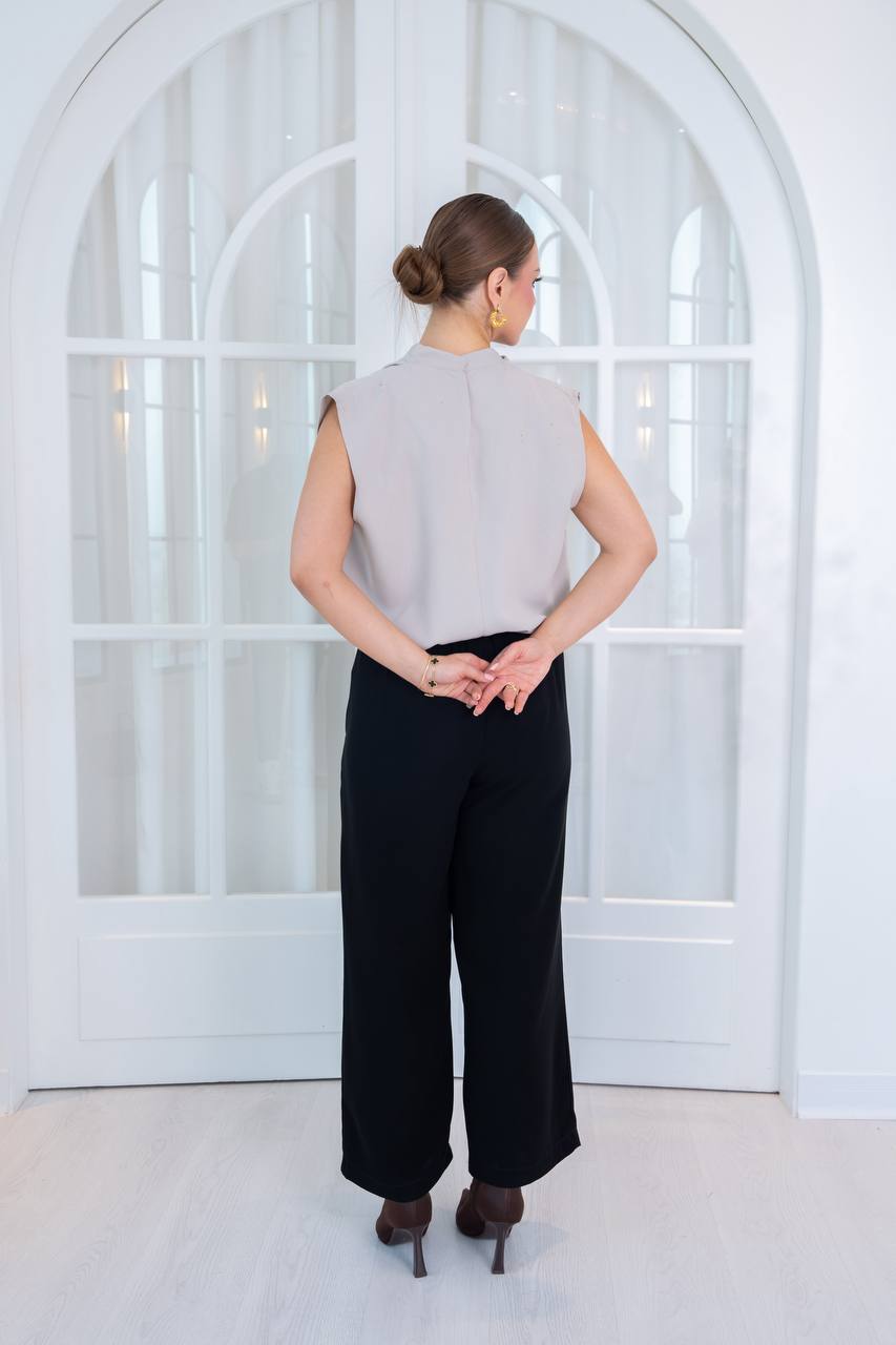 Blouse and trousers set.C:261