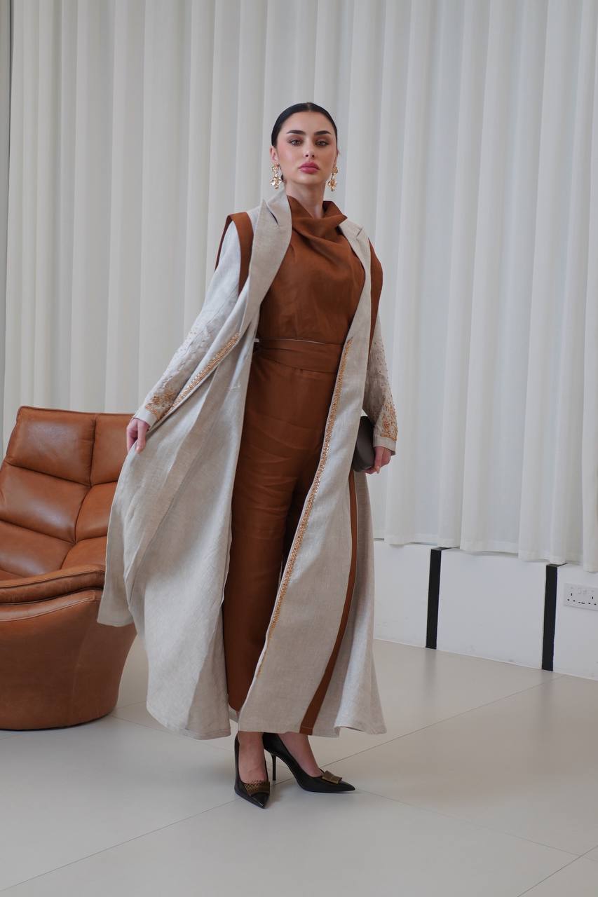 عباية بليزر لينن باللون البيج مع شك يدوي . C:6751