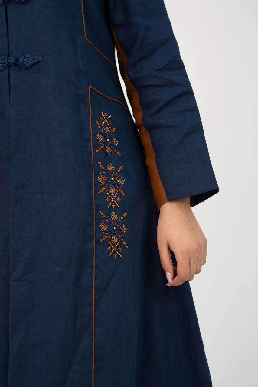 Linen abaya in navy blue with hand-stitched details. C:6766
