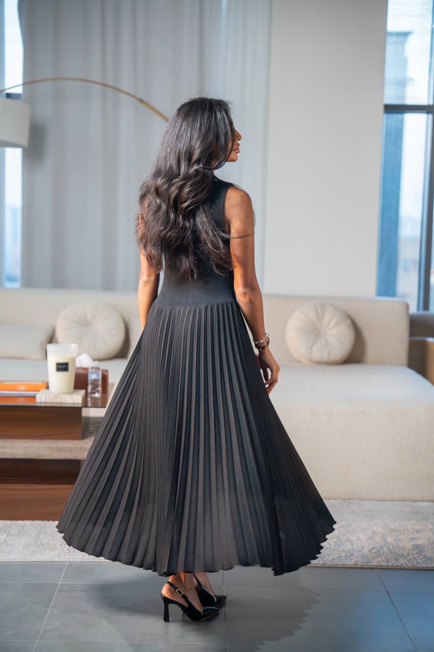 Black pleated crepe stretch dress.C:133