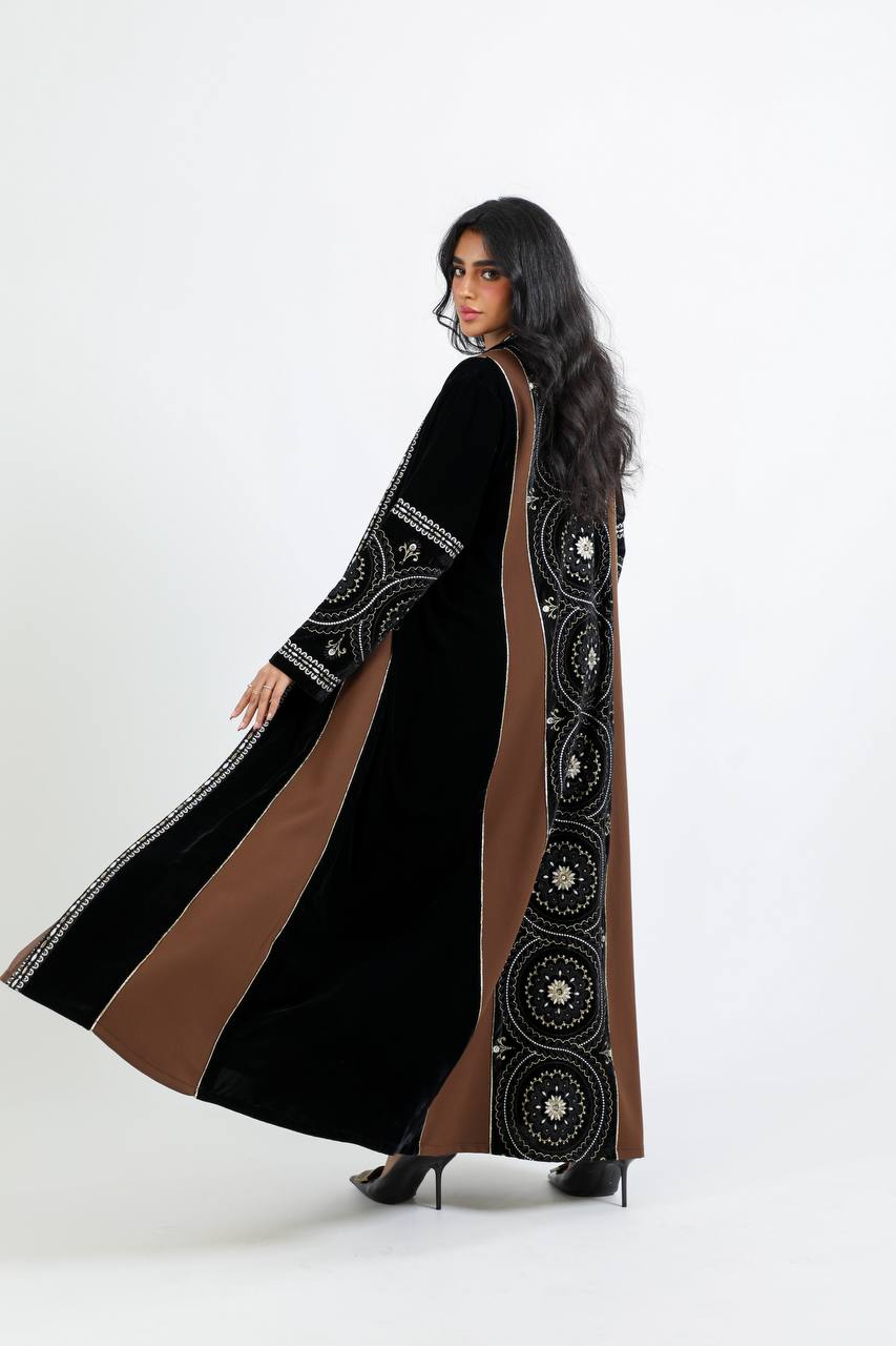 Velvet and crepe abaya with white embroidery. C:6720