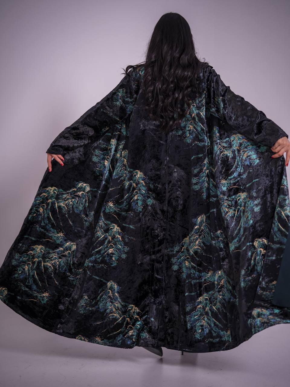 Velvet blazer abaya with floral print and hand-beading.C:6734