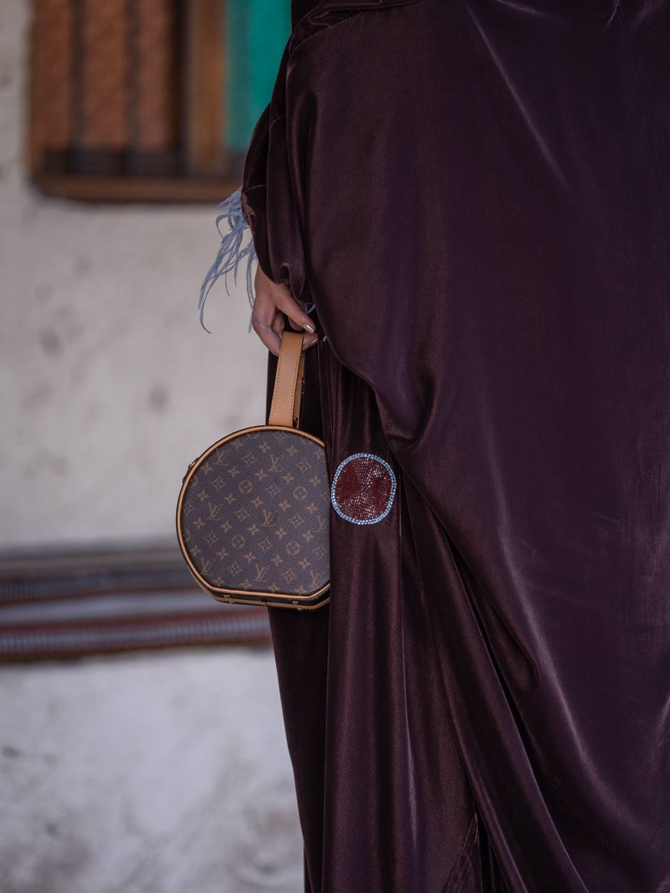 طقم بشت و فستان، مخمل باللون البني مع شك يدوي . C:6718 