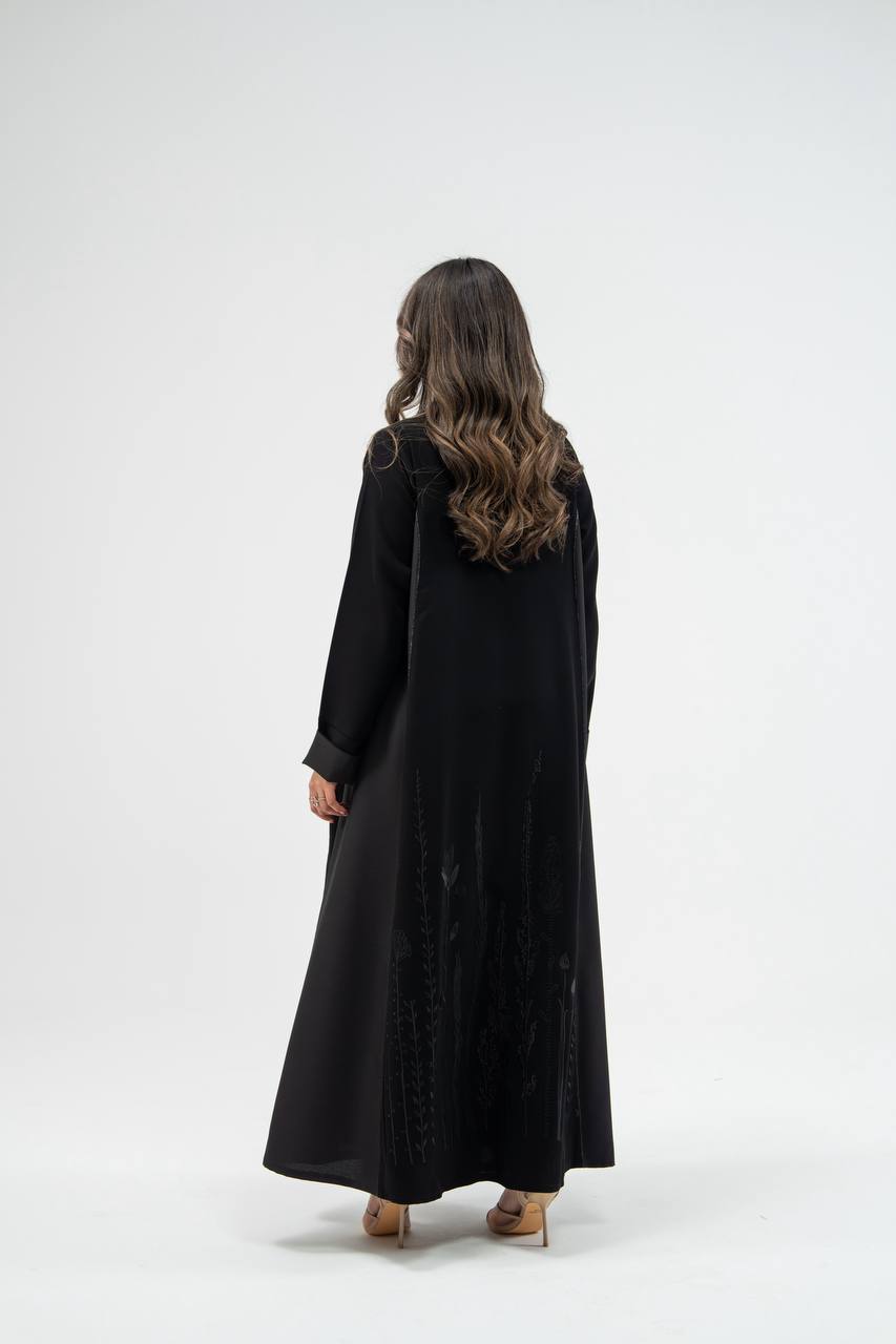 عباية بخام كريب باللون الاسود مع تطريز . C: 6712 black crepe