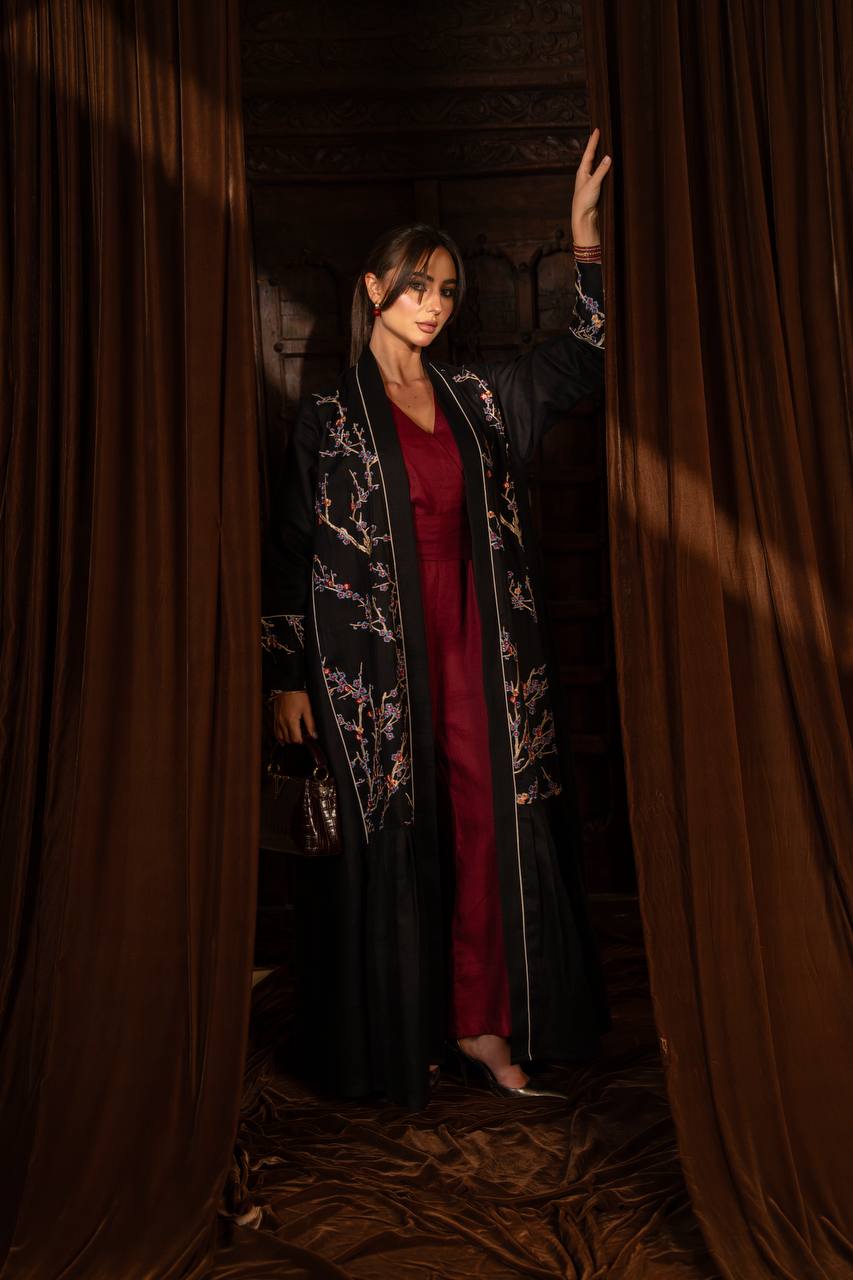 Linen abaya in black with embroidery. C:6760 Black