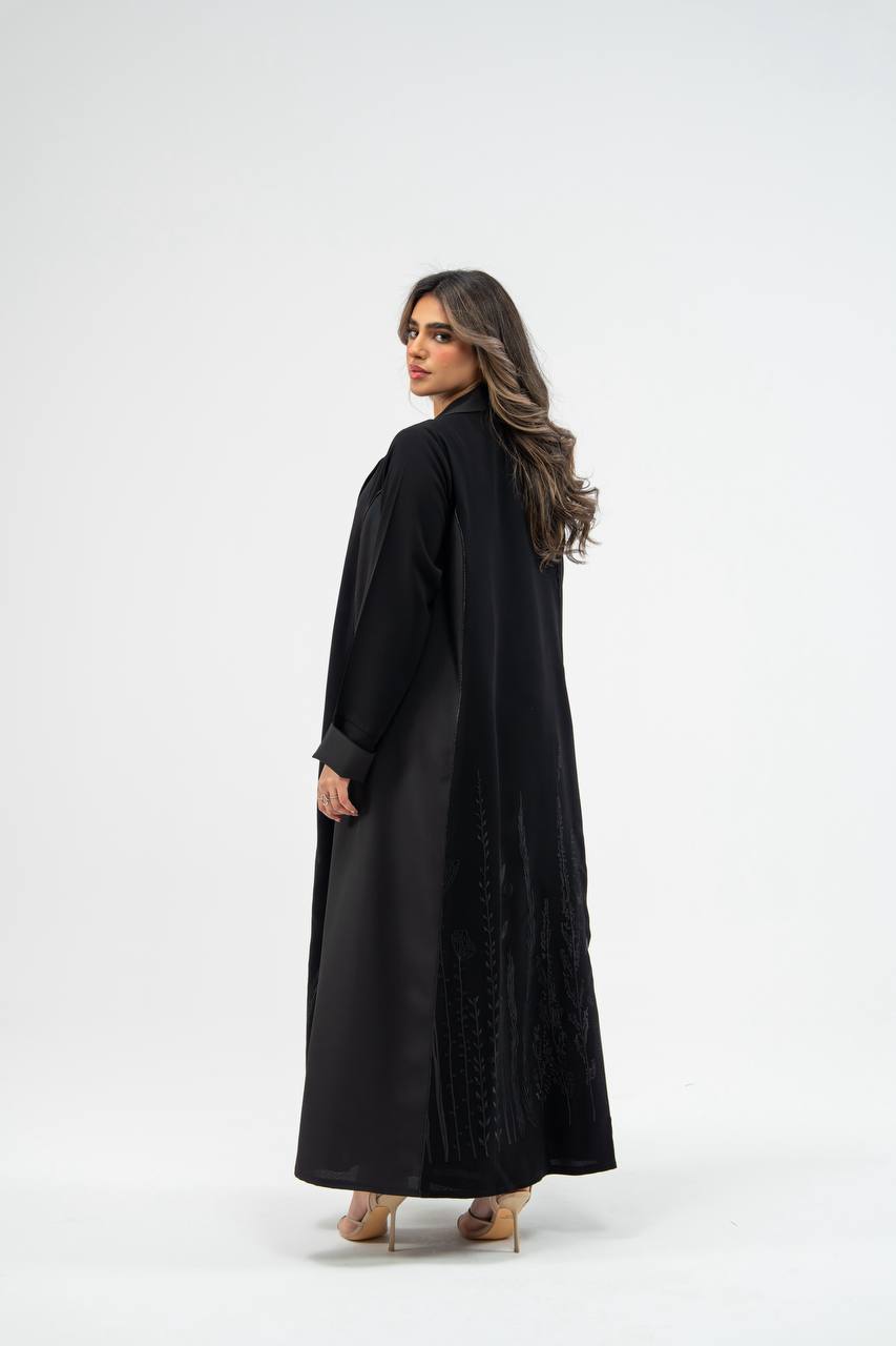 عباية بخام كريب باللون الاسود مع تطريز . C: 6712 black crepe
