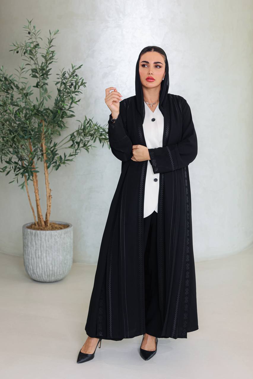 عباية كريب باللون الاسود مع تطريز C:6671 