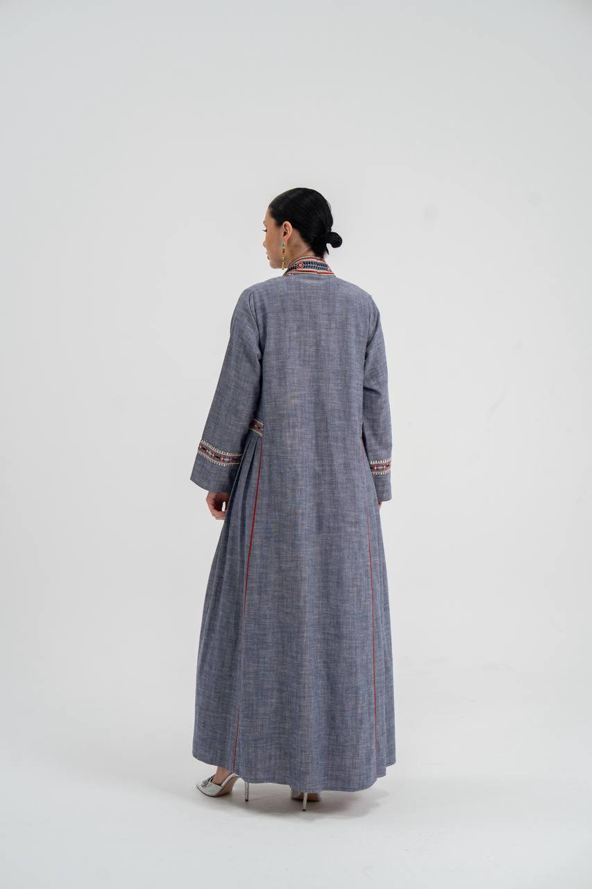 Linen abaya in gray with embroidery. C:6750
