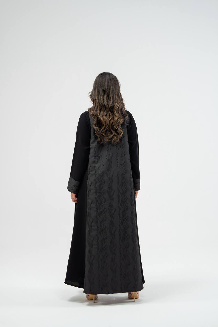 عباية بخام كريب مع الجاكار باللون الاسود . C: 6774 black crepe