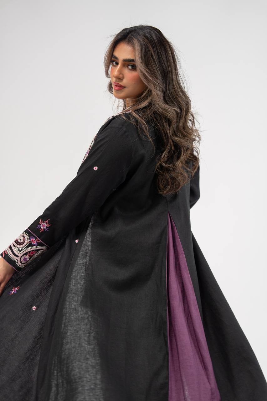 Linen abaya in black with embroidery. C:6772 Black